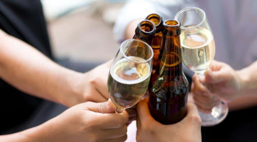 Власти повысят акцизы на пиво и шампанское, чтобы собрать в бюджет 200 млн сомов изображение публикации