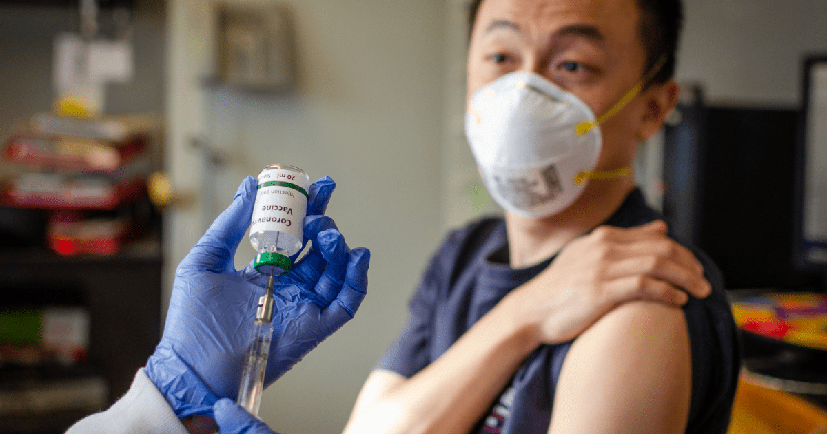 В Кыргызстан скоро прибудут 230 тысяч доз вакцин от коронавируса изображение публикации