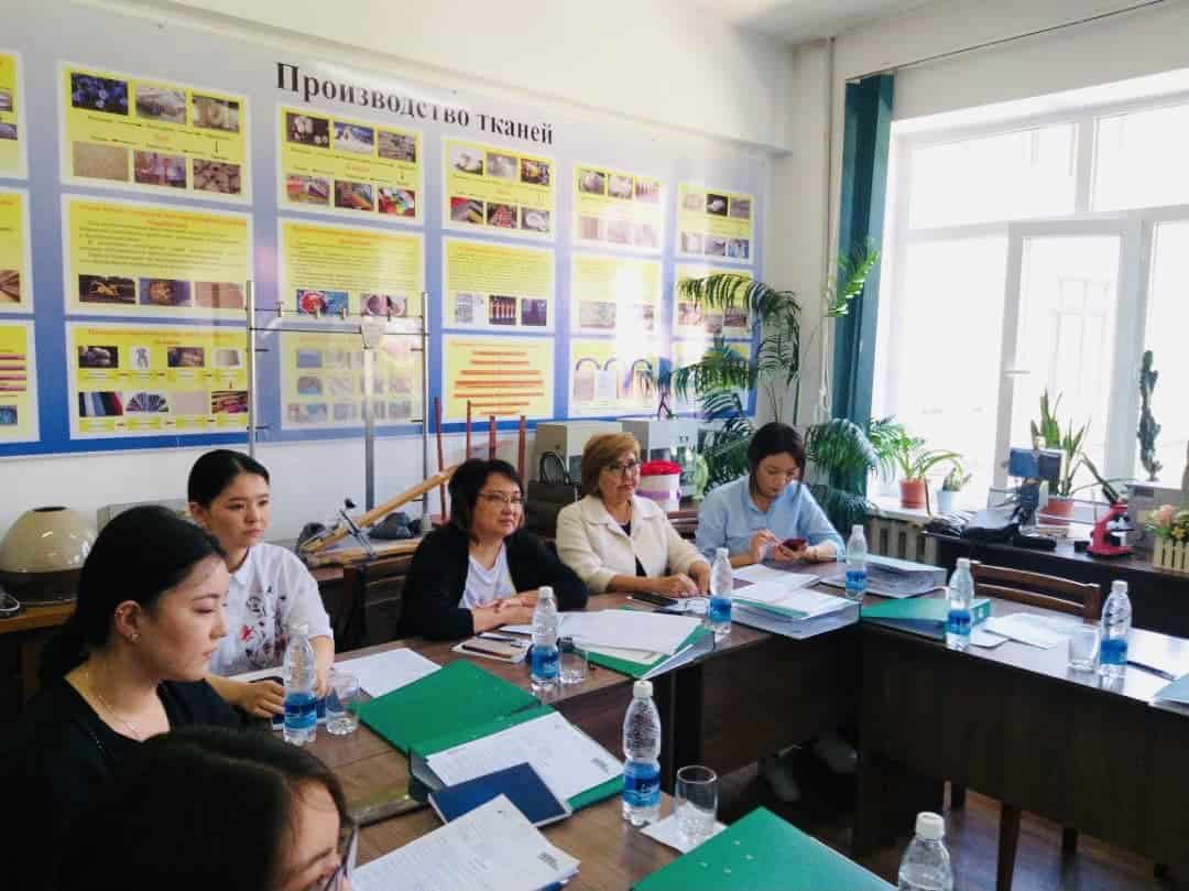 Разработка нового продукта в соответствии с модными тенденциями. В Бишкеке состоялся тренинг для преподавателей вузов изображение публикации