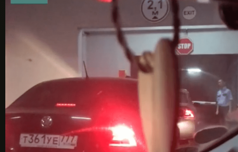 Клиентов ГУМа заставили платить за парковку во время эвакуации изображение публикации