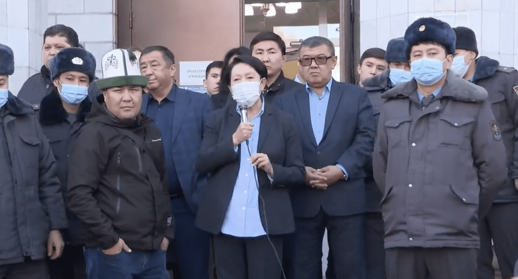 Глава ЦИК вышла к митингующим партиям изображение публикации