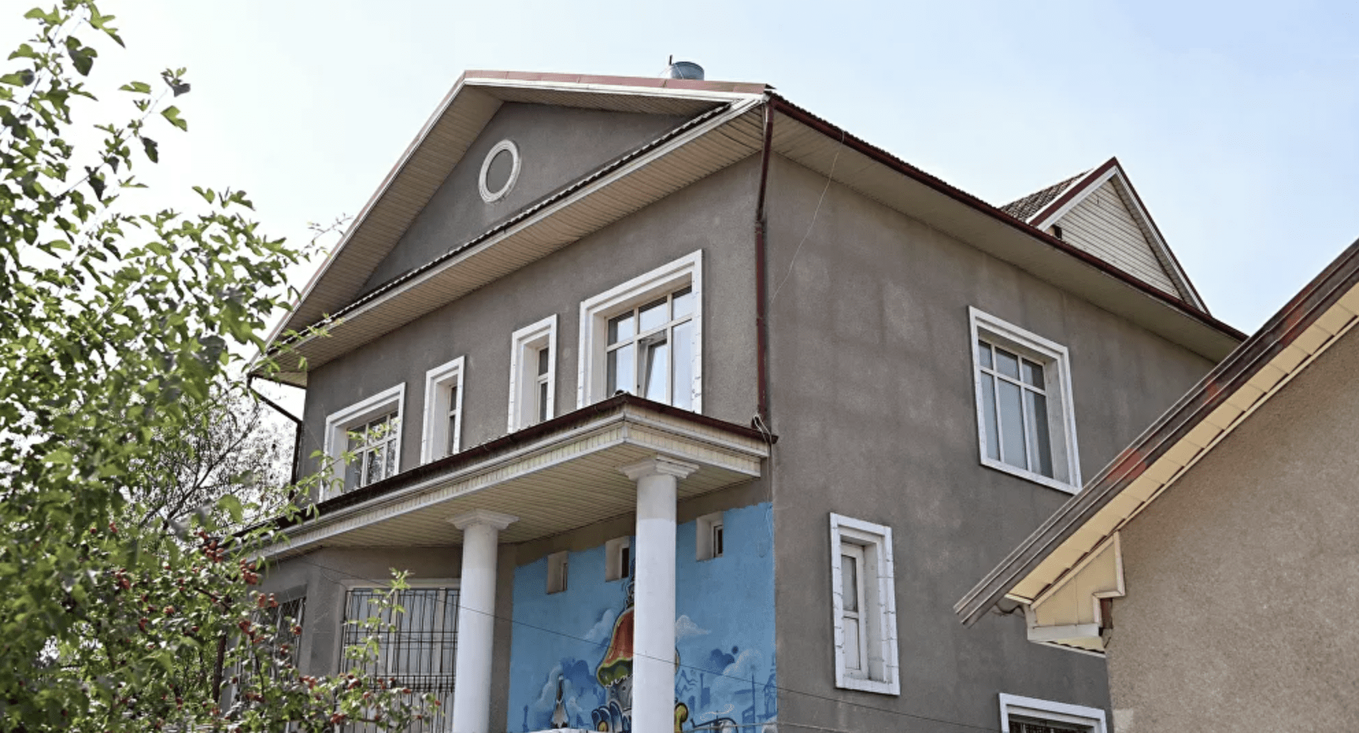 ГИК выставила дом, подаренный президентом, на открытый аукцион изображение публикации