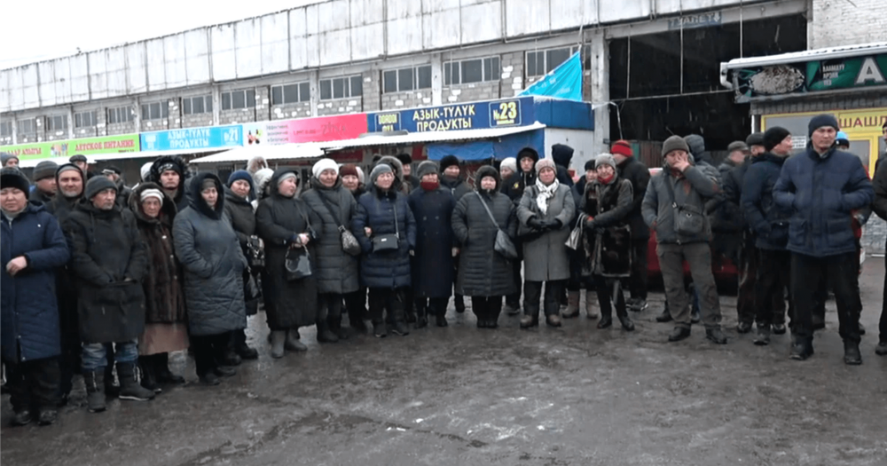 Против внедрения ККМ митингуют торговцы рынка «Дордой-Моторс» изображение публикации