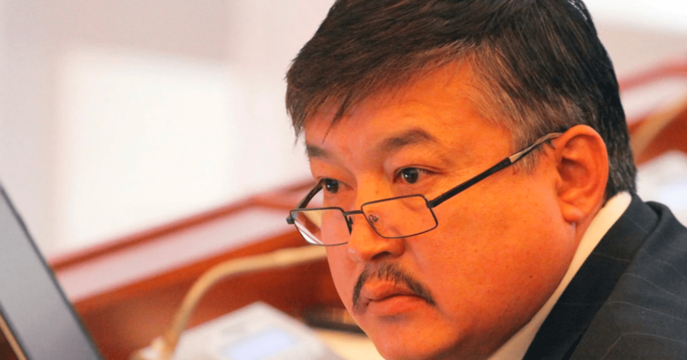 ГКНБ вызвал на допрос Ахматбека Келдибекова за видео со схемами по искажению результатов голосования изображение публикации