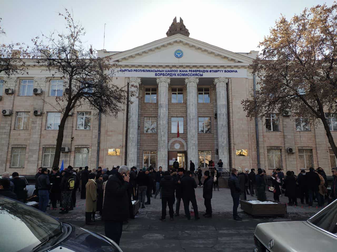 Митинг у здания ЦИК. Требуют перевыборов и снижения избирательного порога до 3% изображение публикации