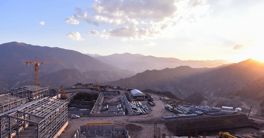 «Эти Бакыр Терексай» закупил водораспылительные устройства для уменьшения пыли на карьере изображение публикации