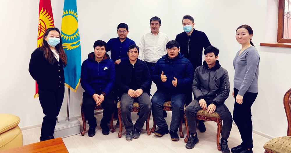 Освобожденные кыргызстанцы благополучно вернулись в свои семьи – МИД изображение публикации