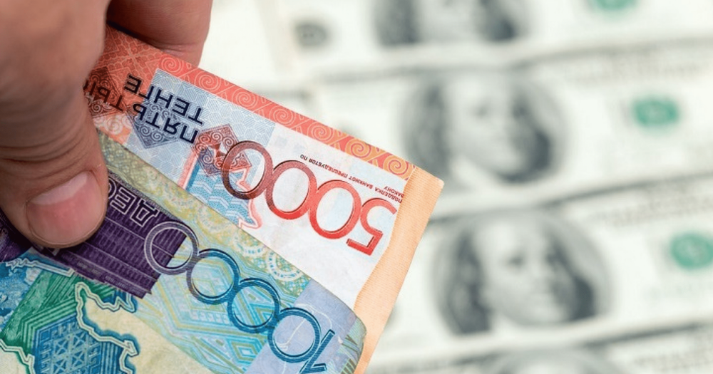 Тенге обесценился почти на 10% в обменных бюро Бишкека изображение публикации