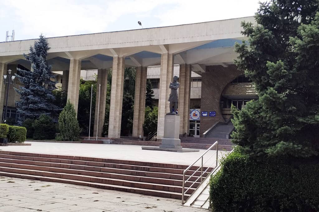 Чиновники Минобразования задержаны за незаконное зачисление на бюджетные места в КРСУ изображение публикации