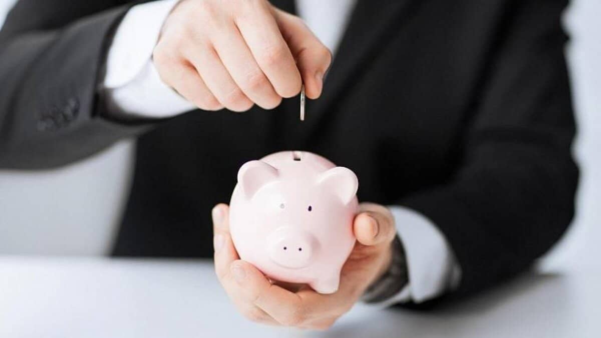 Не паниковать и диверсифицировать — регулятор рассказал, как сохранить свои сбережения изображение публикации