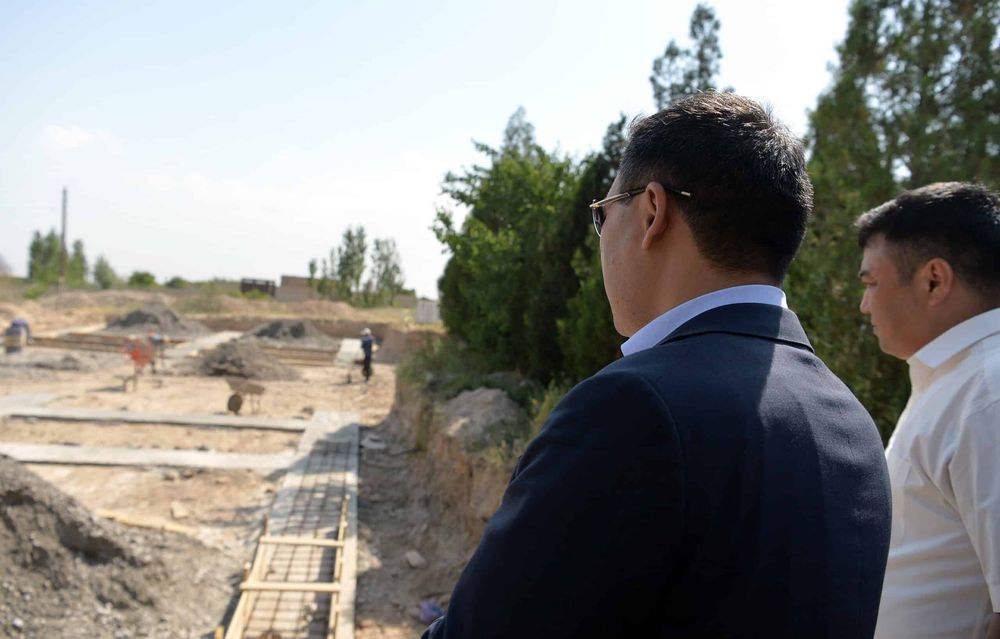 Зимой холодно, летом жарко — пострадавшие баткенцы жалуются на построенные им «по новой технологии» дома изображение публикации