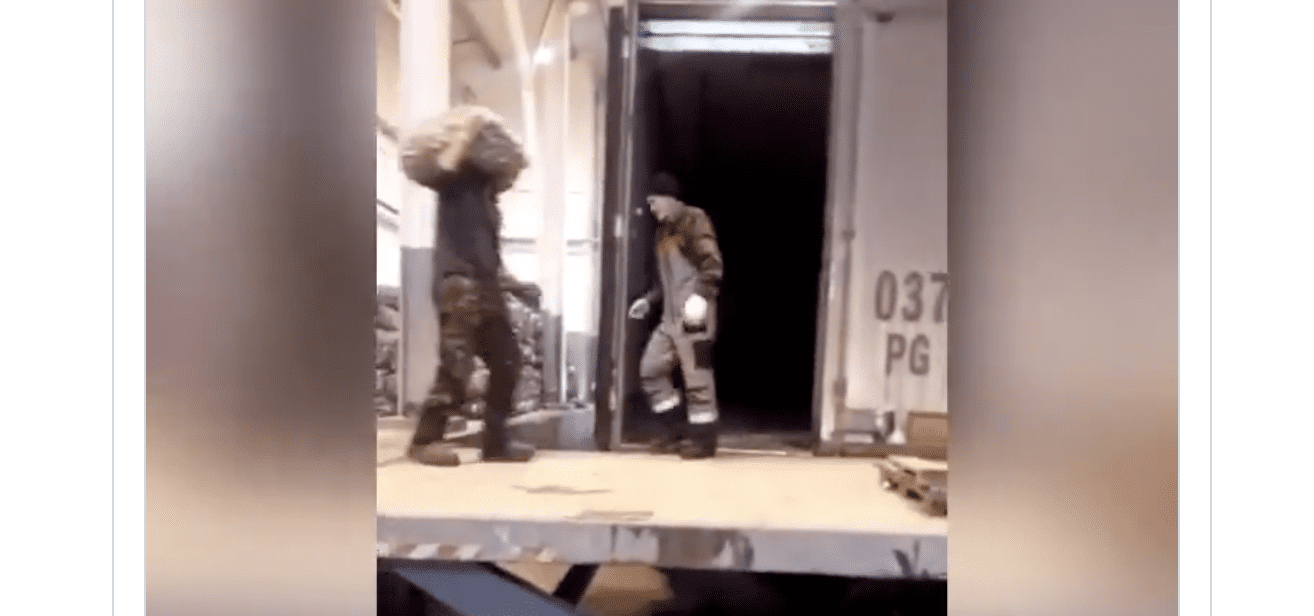 Таможня России заявила, что не имеет отношения к разгрузке кыргызстанских перевозчиков на границе изображение публикации