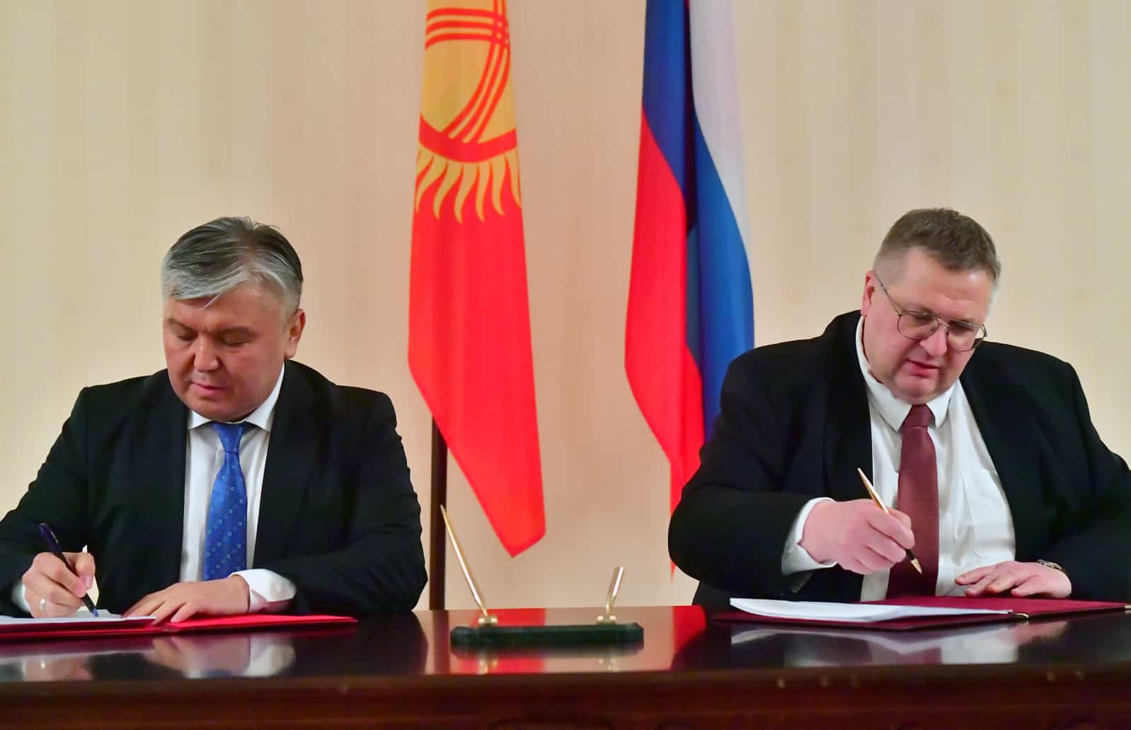 Каталог кыргызских предприятий легпрома направят в Минпром России изображение публикации