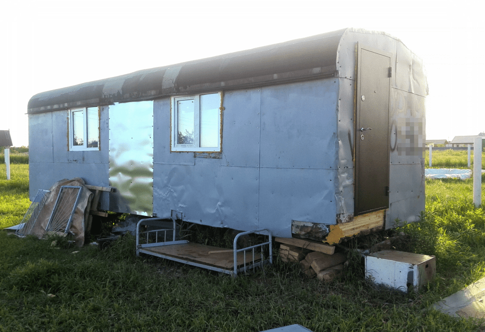 В Сузакском районе 8 семей живут в вагонах и просят выделить им земельные участки под строительство домов изображение публикации