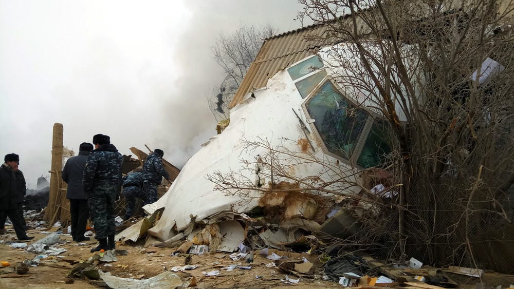 Садыр Жапаров создаст общественную комиссию по крушению грузового самолета на поселок Дачи-СУ изображение публикации