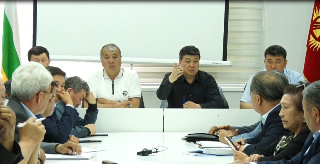 Кабмин создал рабочие группы для решения конфликта между фермерами и молокозаводами изображение публикации