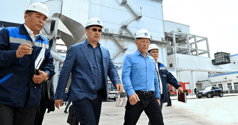 Садыр Жапаров посетил ТЭЦ Бишкека — поручил увеличить зарпалаты сотрудникам станции изображение публикации