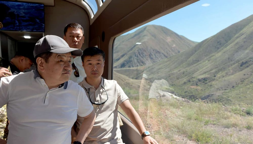 Акылбек Жапаров провел неформальное совещание по транспорту, проехав на модернизированном экспериментальном вагоне изображение публикации