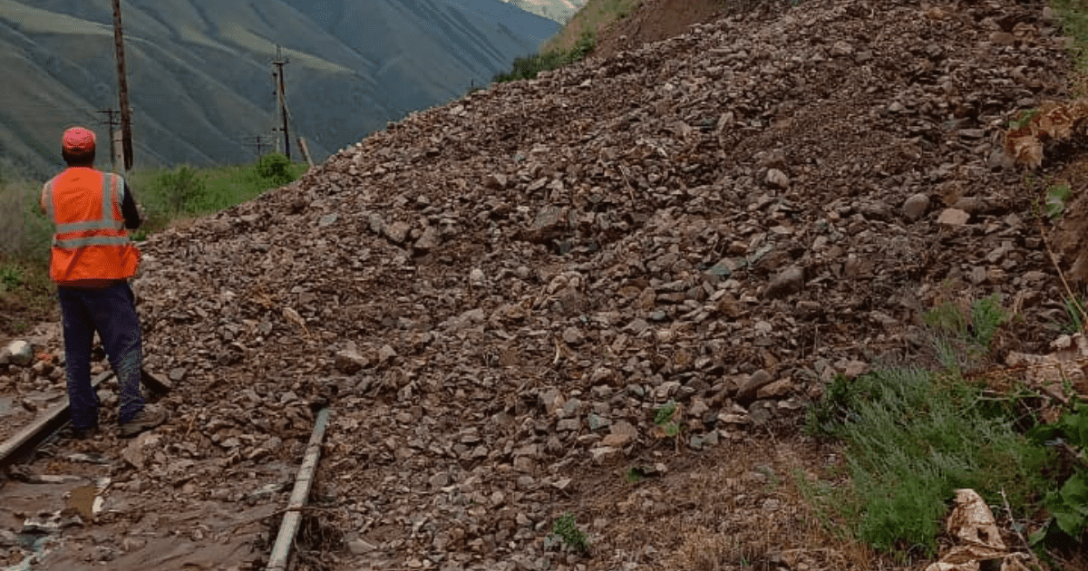 Движение поездов из Бишкека в Балыкчы приостановлено до завершения обследования железнодорожных путей изображение публикации