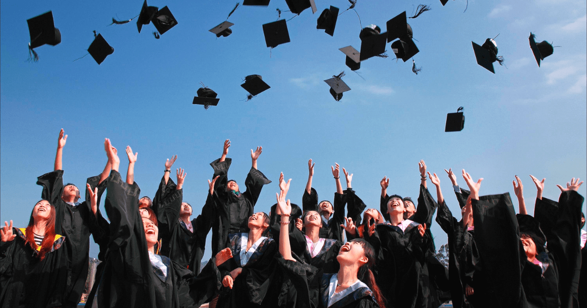 Обучаться бесплатно в зарубежных вузах будут ежегодно 50 кыргызстанцев — какие направления? изображение публикации