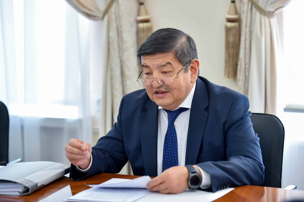 Акылбек Жапаров: Кыргызстан не будет досрочно погашать внешний долг — иначе проценты будут выше изображение публикации