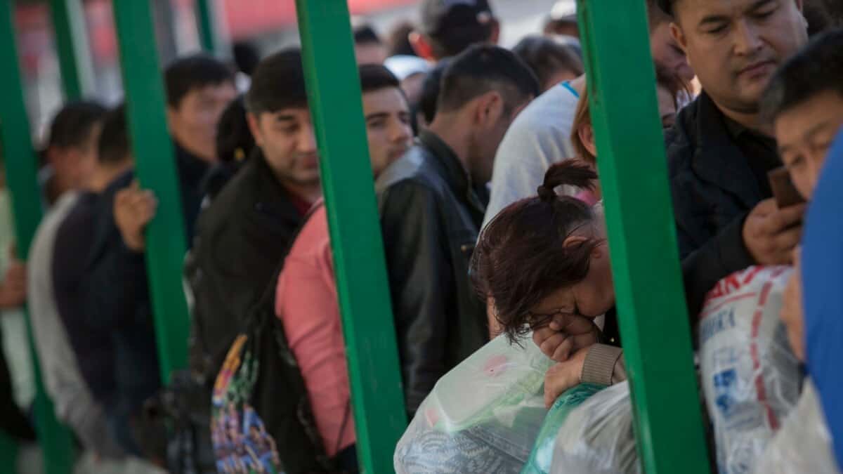 Как не застрять на границе? Погранслужба рассказала, где и в какое время увеличиваются потоки людей и машин изображение публикации