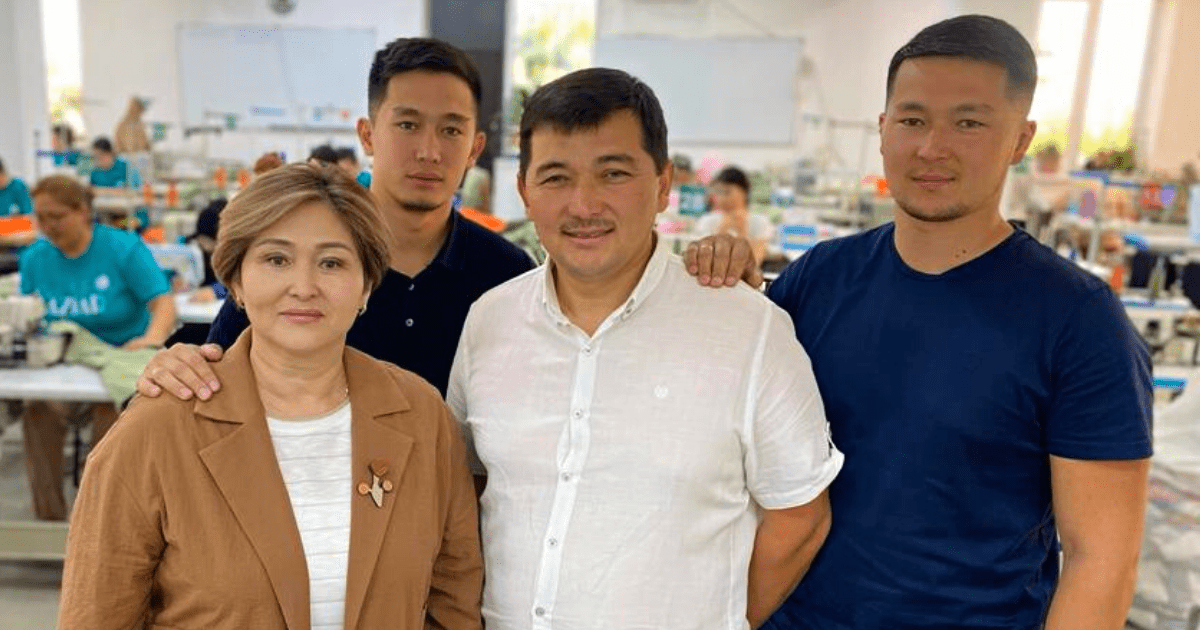 Self-made семья – Как развить семейный бизнес с шести швейных машин до двух фабрик. История успеха AZIAR Fashion изображение публикации