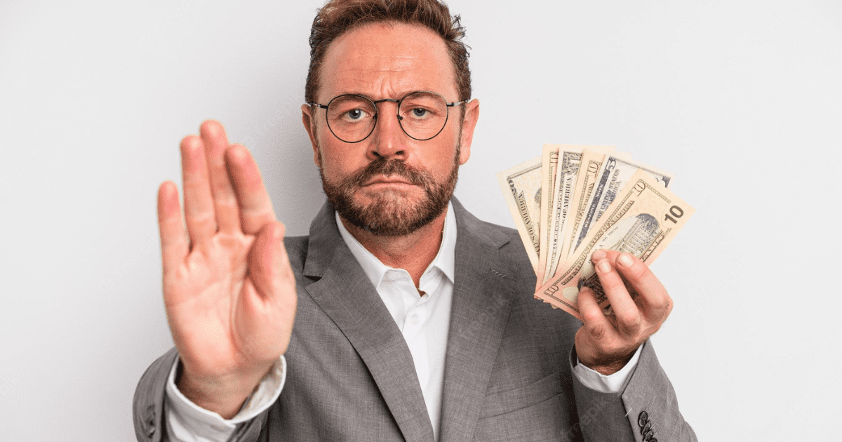 Он уже начал работать, мы его не вводили, но он работает — Акылбек Жапаров о механизме против оттока долларов из КР изображение публикации