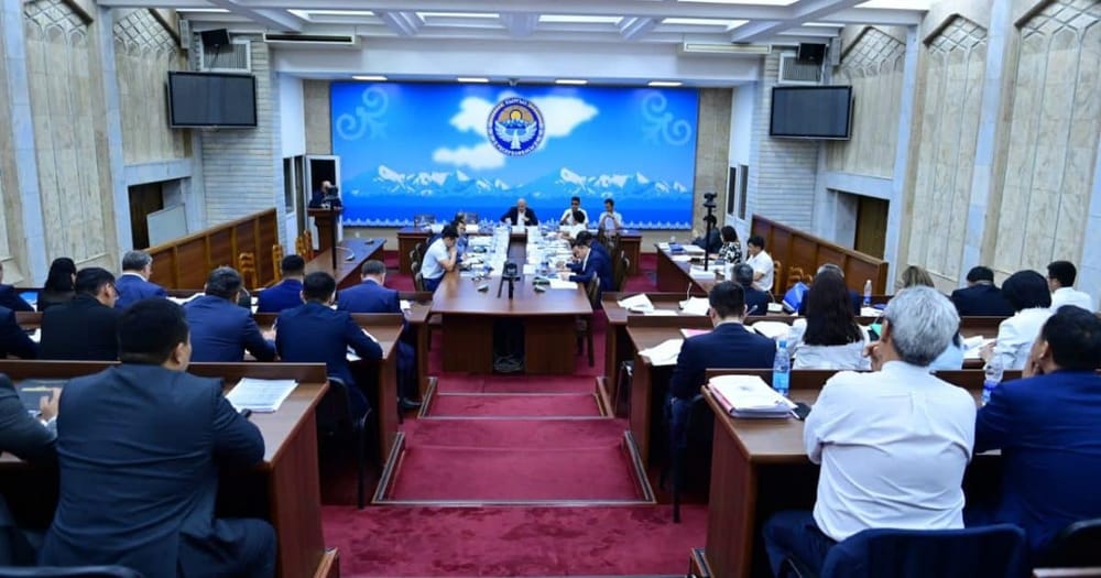 Депутаты обсуждают очередной многомиллионный кредит — рассчитываться по нему КР будет до 2060 года изображение публикации