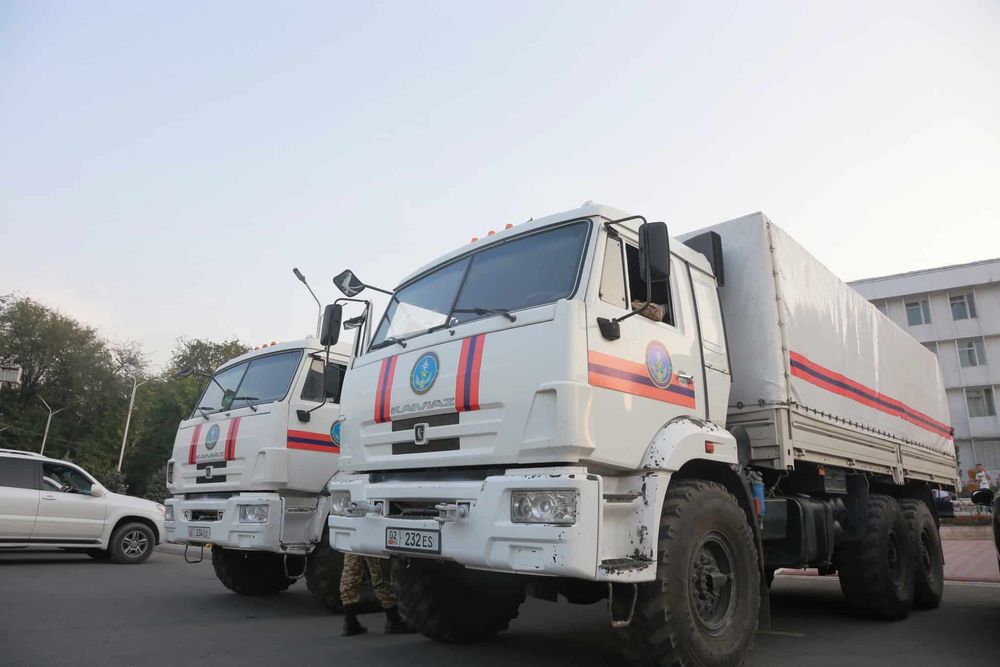 Кабмин поручил мэрам и акимам организовать сбор и доставку гумпомощи в Баткен изображение публикации