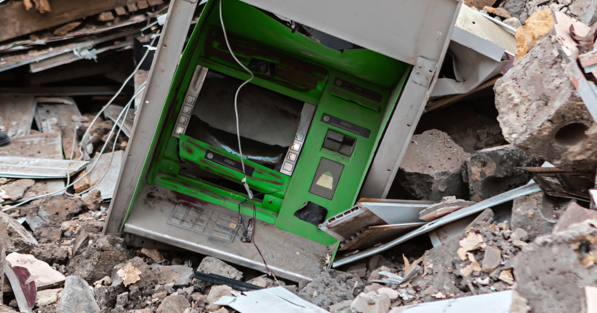 В пострадавших селах разграблены сберкассы, к ним пока нет доступа для восстановления – НБ КР изображение публикации