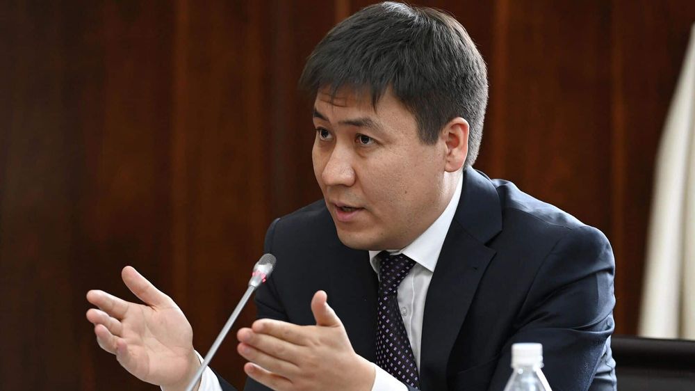 Президент снял с должности министра образования Алмазбека Бейшеналиева изображение публикации
