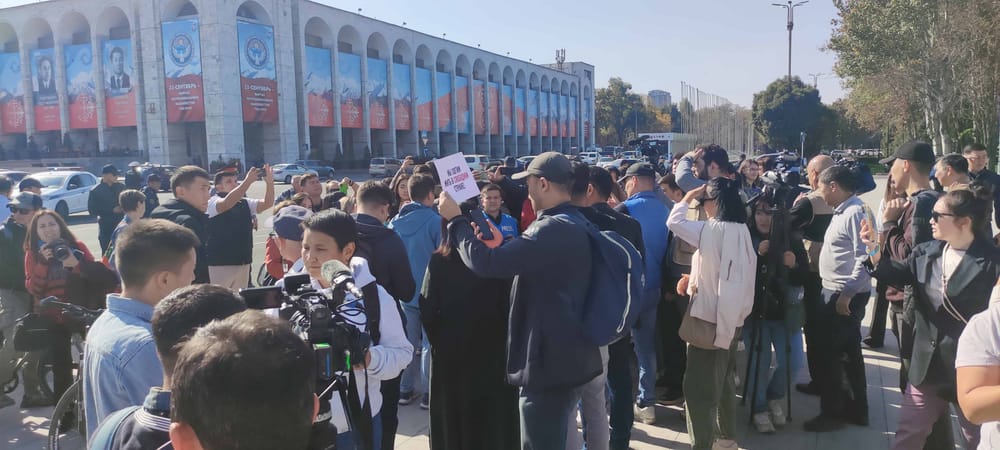 В Бишкеке прошел марш в поддержку независимых СМИ изображение публикации