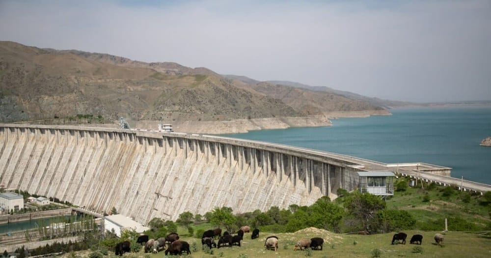 Активистам отключили телефоны на встрече с президентом по водохранилищу Кемпир-Абад изображение публикации