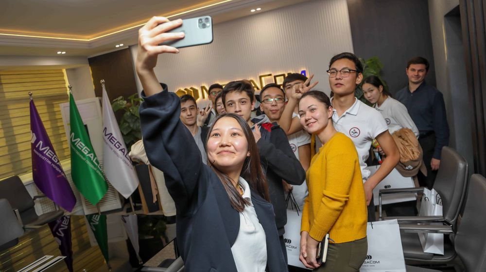 MegaCom организовал экскурсию для учеников Oxford International School изображение публикации