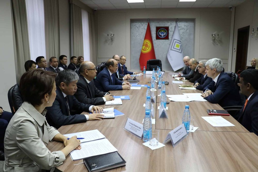 Миссия МВФ начала работу в Кыргызстане — уже встретилась с главой Нацбанка изображение публикации