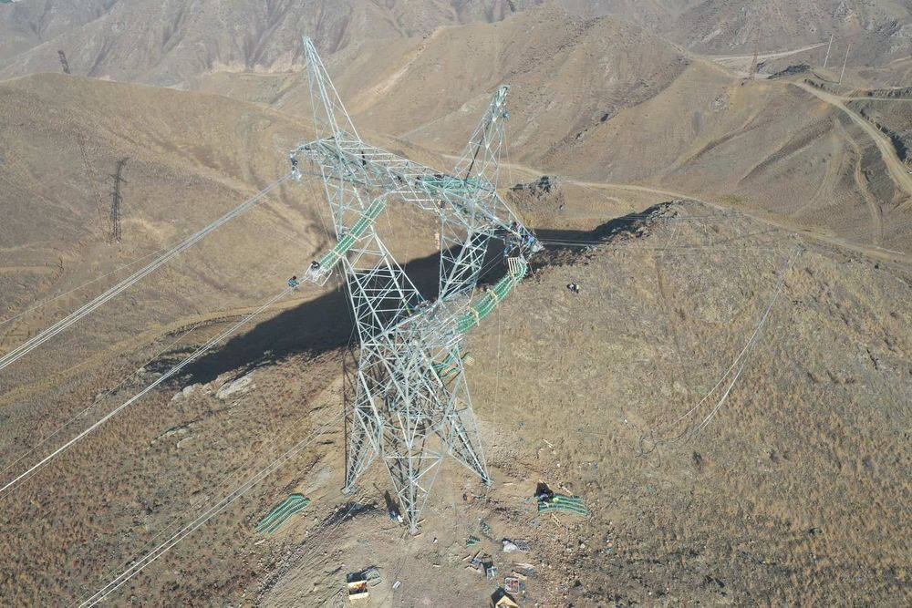 На новой ЛЭП по проекту CASA-1000 началась подвеска проводов изображение публикации