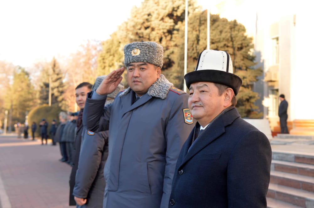 Милиционеры должны помогать в борьбе с контрабандой и теневой экономикой – Акылбек Жапаров изображение публикации