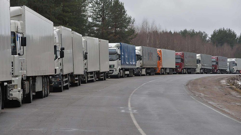 Грузоперевозчики из КР не могут въехать из Евросоюза в Беларусь – МИД выясняет причины изображение публикации