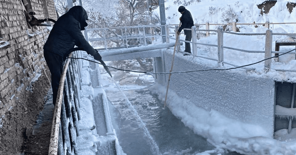 Жителям Майлуу-Суу хотят возместить ущерб в 43.8 млн сомов после холодов изображение публикации