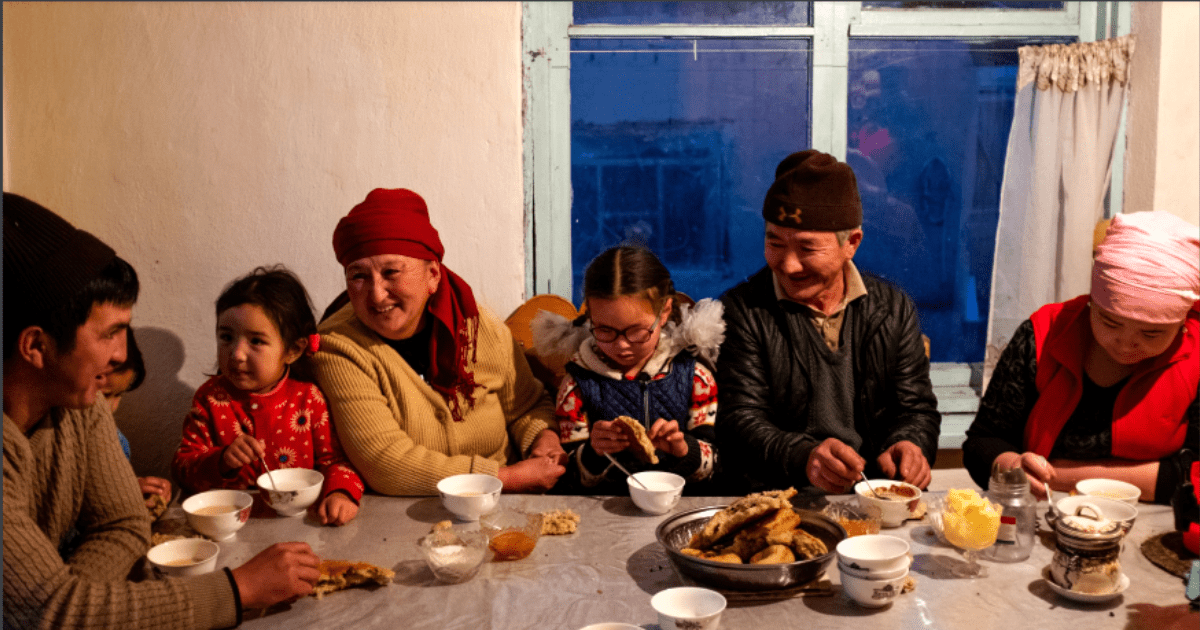 Как государство берет налоги с малоимущих и толкает их на отказ от социальных пособий изображение публикации