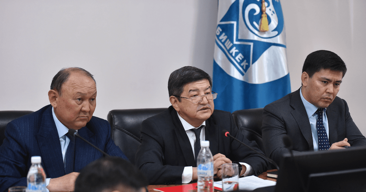 Глава кабмина дал поручения по смогу в Бишкеке — купить хороший уголь, газифицировать жилмассивы и следить за грузовиками изображение публикации