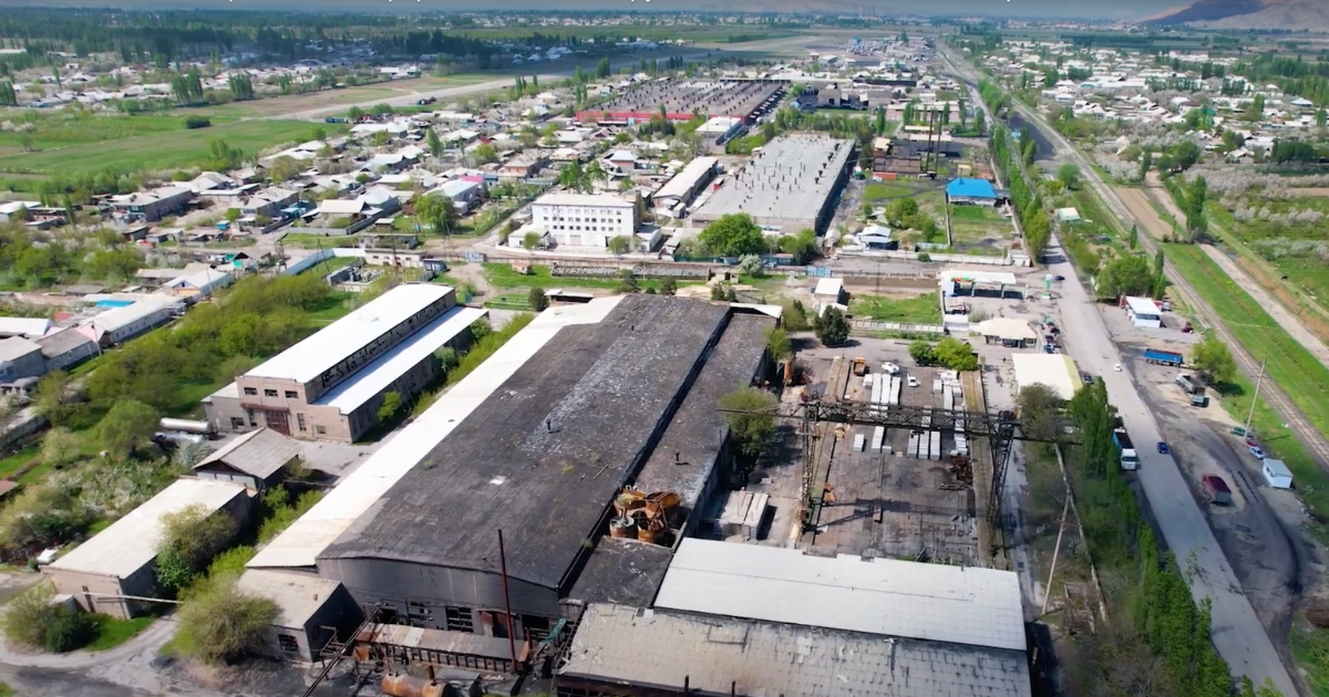 В Кызыл-Кие без разрешительных документов открыли шиферный завод – его соучредитель владелица «KG ГРУПП» изображение публикации