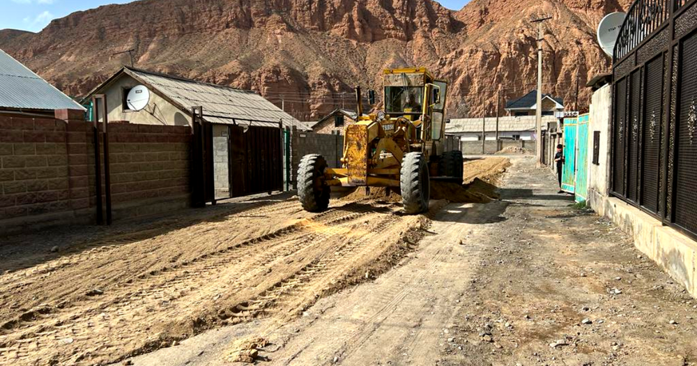 На строительство дорог в Нарыне не тратятся деньги из бюджета — финансирует спонсорский фонд президента изображение публикации