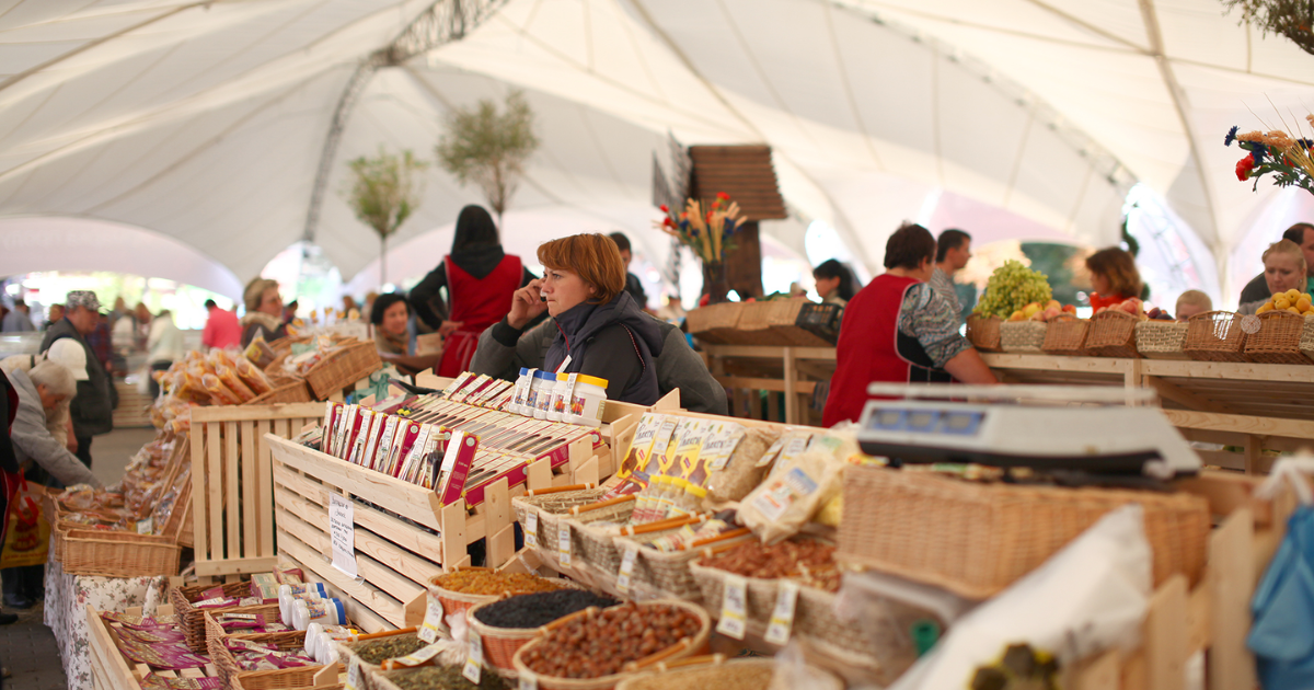 Минэконом разъяснил, кто может лишиться права торговать на рынке по требованию Налоговой службы изображение публикации