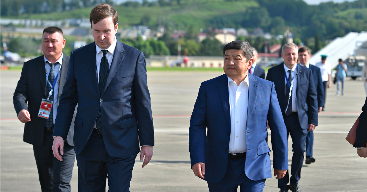 Акылбек Жапаров прибыл с рабочей поездкой в Сочи изображение публикации