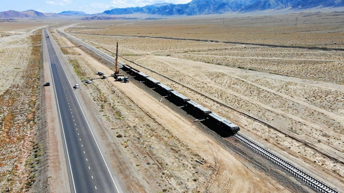 Оның аяғын жақынырақ фотосуретте таратыңыз Жалаңаш нудист есектер