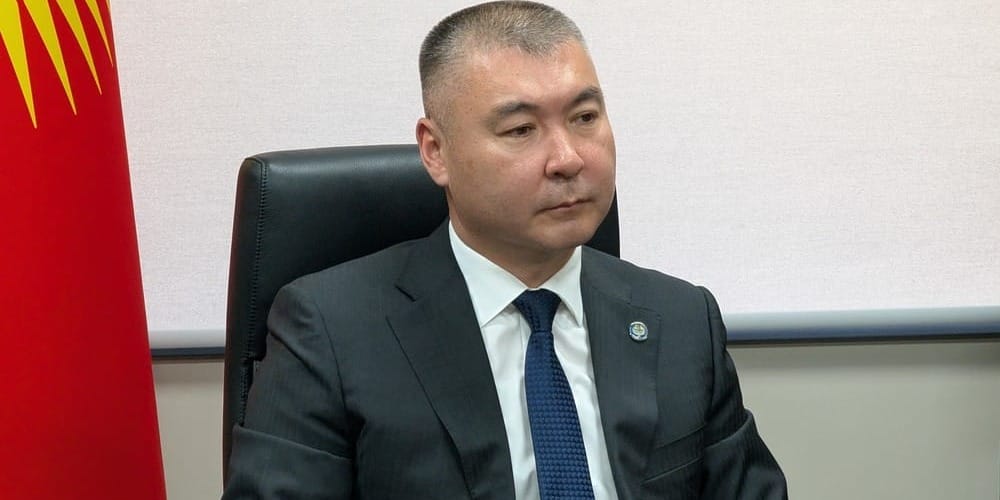 Садыр Жапаров объявил строгое замечание Каныбеку Туманбаеву за инцидент на Ошском рынке изображение публикации