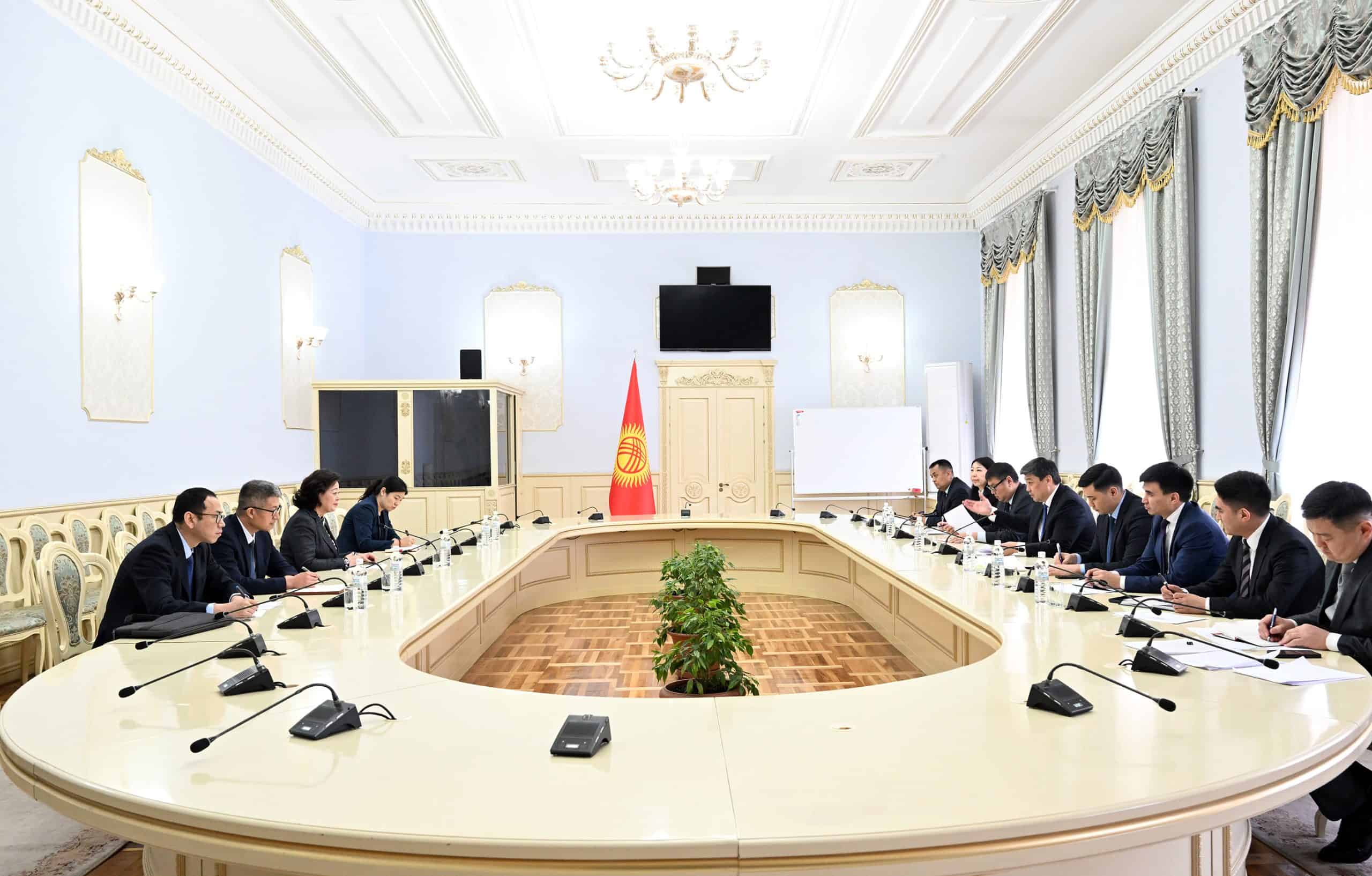 Жд переговоры. Кабинет министров Кыргызстана. Китай Кыргызстан. Китай и Киргизия.