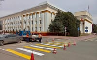 «Бишкекасфальтсервис» обновляет дорожную разметку в столице изображение публикации